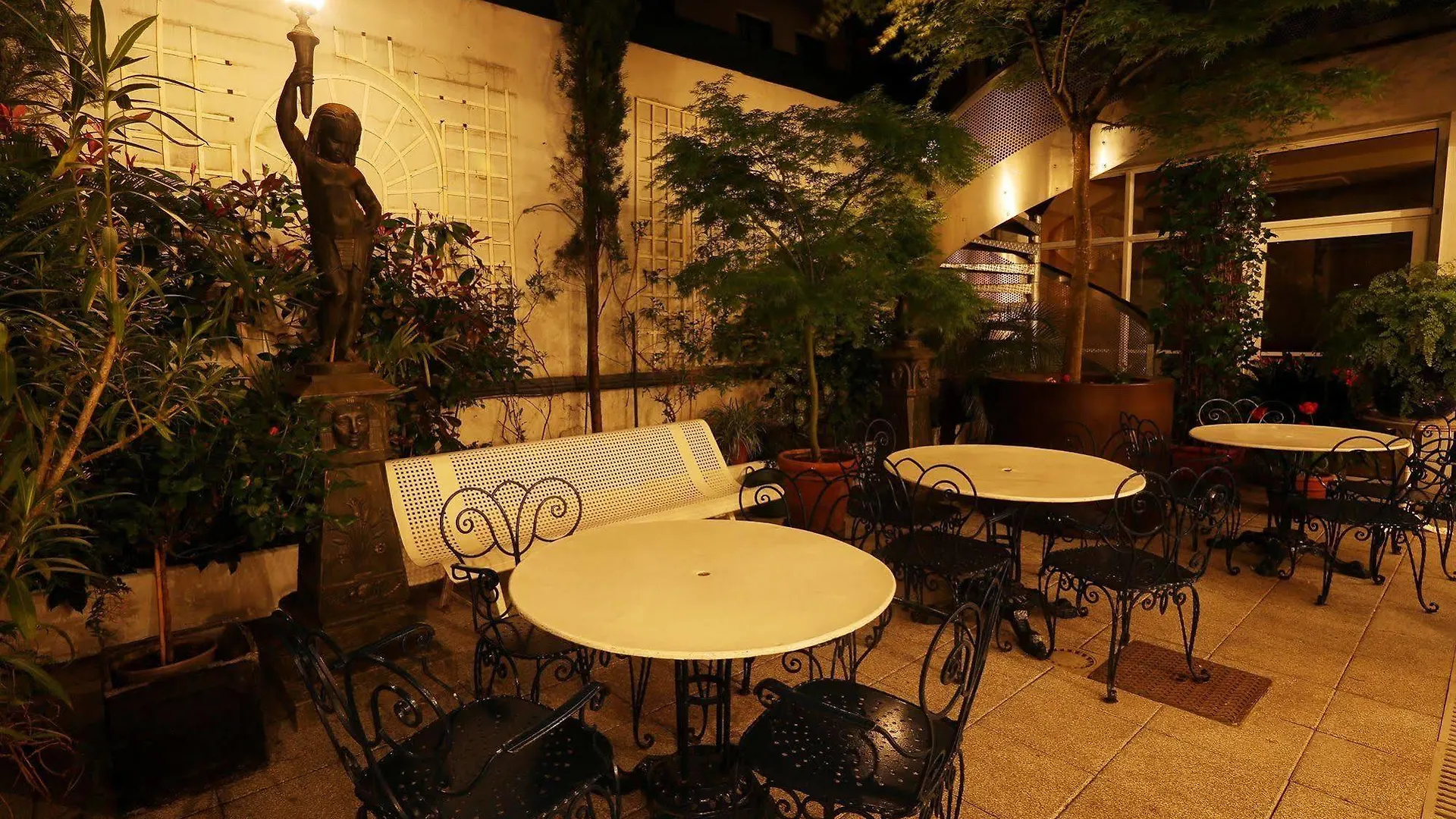Hotel Gloria & Avenue Lourdes